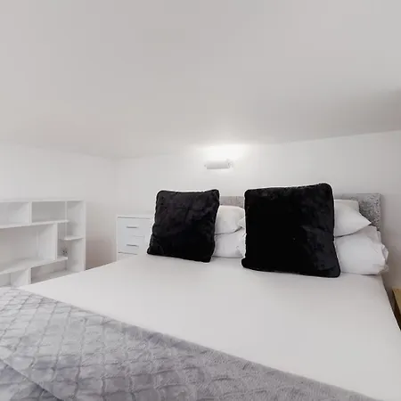 With Mezzanine - Radziwillowska 27