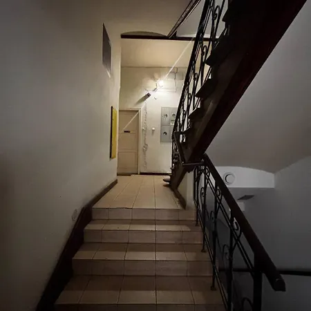 Dark Wave Loft With Mezzanine - For 3 - City Center
