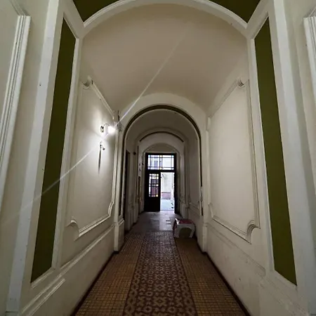 Dark Wave Loft With Mezzanine - For 3 - City Center Apartment